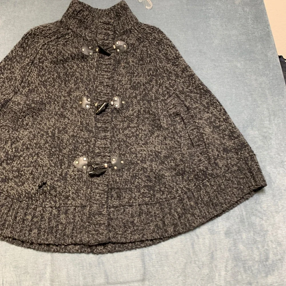 Michael Kors Cape Poncho Sweater Womens M Grey Wool Knit Toggle Button Mock Neck